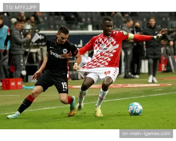 德国足球博物馆举办“德甲60年”特展，吸引大量球迷参观